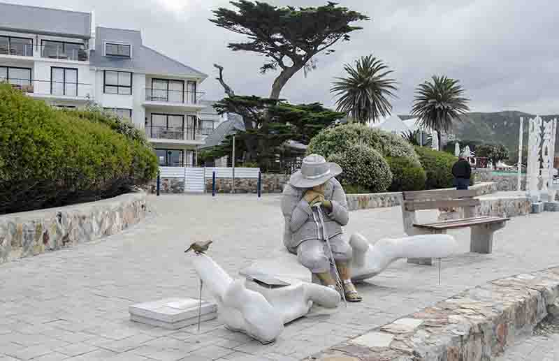 83 - Sudafrica - Hermanus - escultura